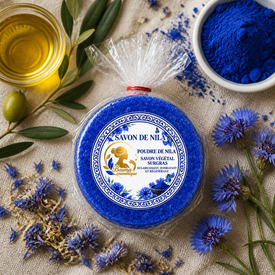 Savon de Nila et ingrédients naturels : poudre d'indigo, huile d'olive, fleurs séchées