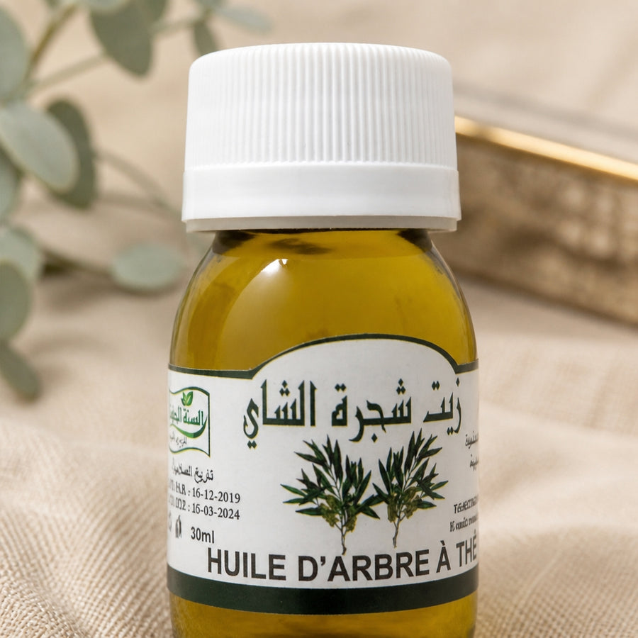 Huile d'Arbre à Thé 30 mL — gros plan texture cap et étiquette supérieure