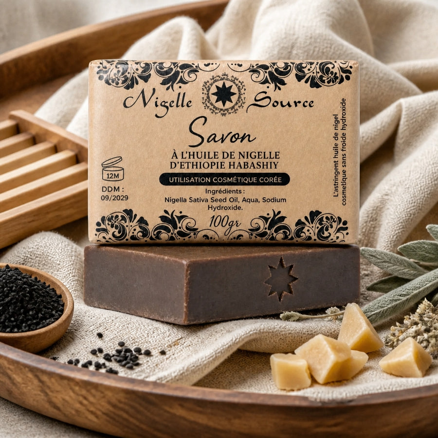 Savon à l'huile de nigelle d'Éthiopie 100 g — vue lifestyle ambiance artisanale