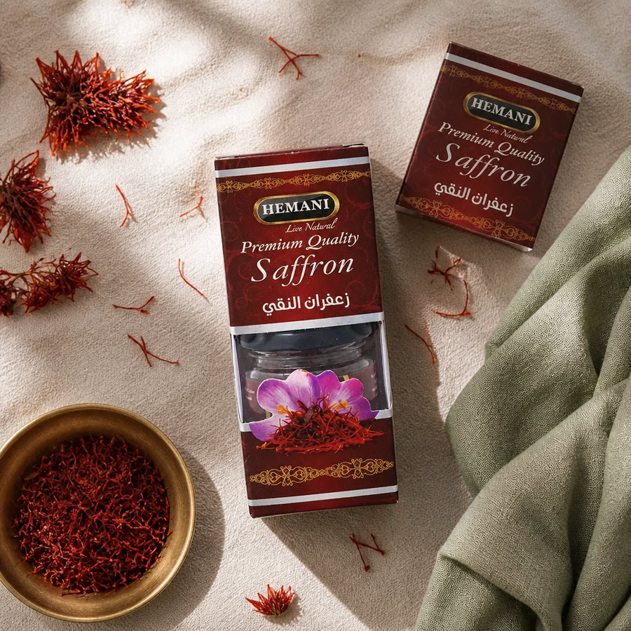 Safran en filaments 1 g - Pot en verre | Hemani - ambiance flatlay vue du dessus, packaging d'origine préservé