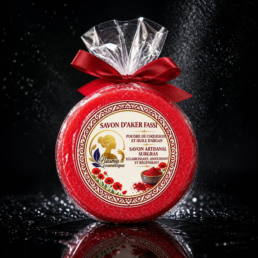 Savon d'Aker Fassi sur fond noir – style cosmétique premium