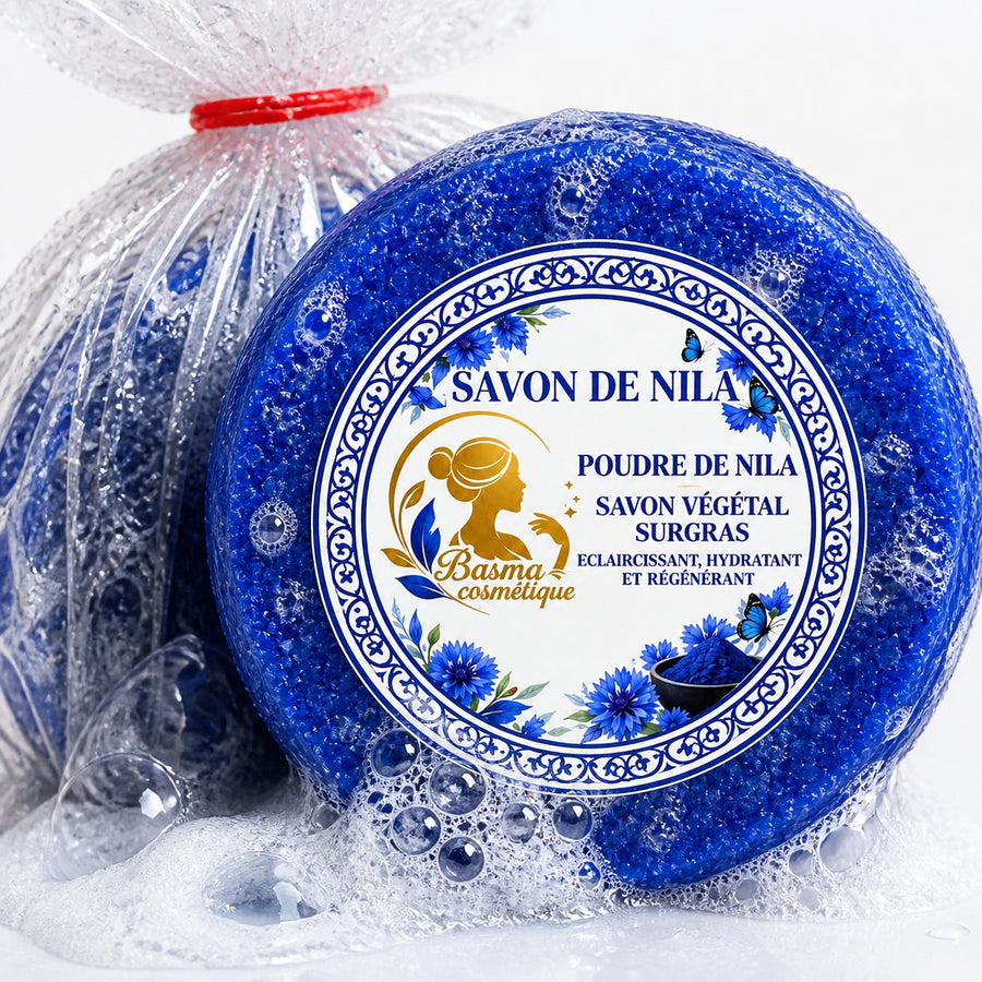 Mousse crémeuse du savon de Nila – marbrures bleues – gros plan