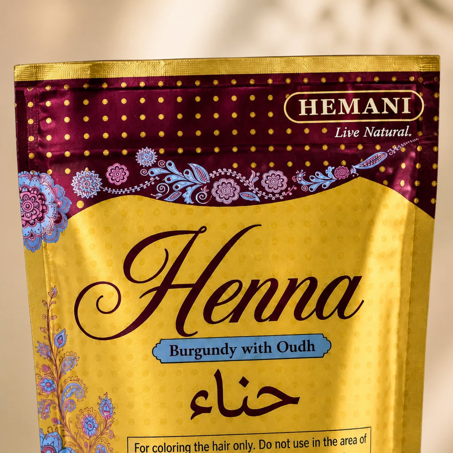 Poudre de Henné Burgundy Hemani - 150g - gros plan macro du bouchon et de l'étiquette, packaging d'origine préservé