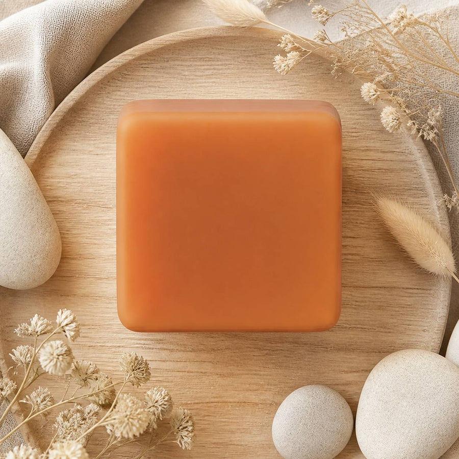 Lot de 1 carré de musc orange – parfum solide – composition flat lay avec éléments naturels, vue du dessus