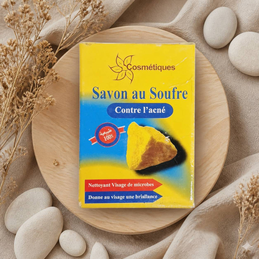 1 Crème à la bave d'escargot + 1 Savon soufre Fabio 80g – composition flat lay avec éléments naturels, vue du dessus
