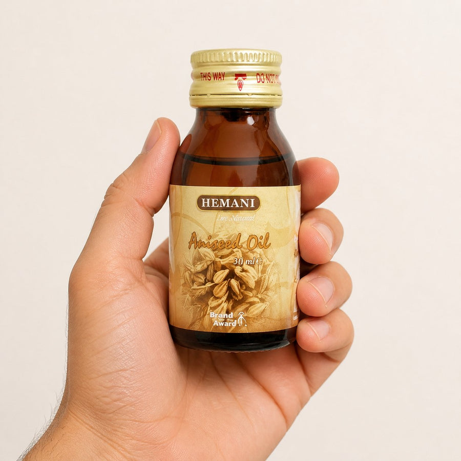 2 Huile d'Anis 30mL 100% Naturelle Hemani – taille et contenance réelles du produit en main