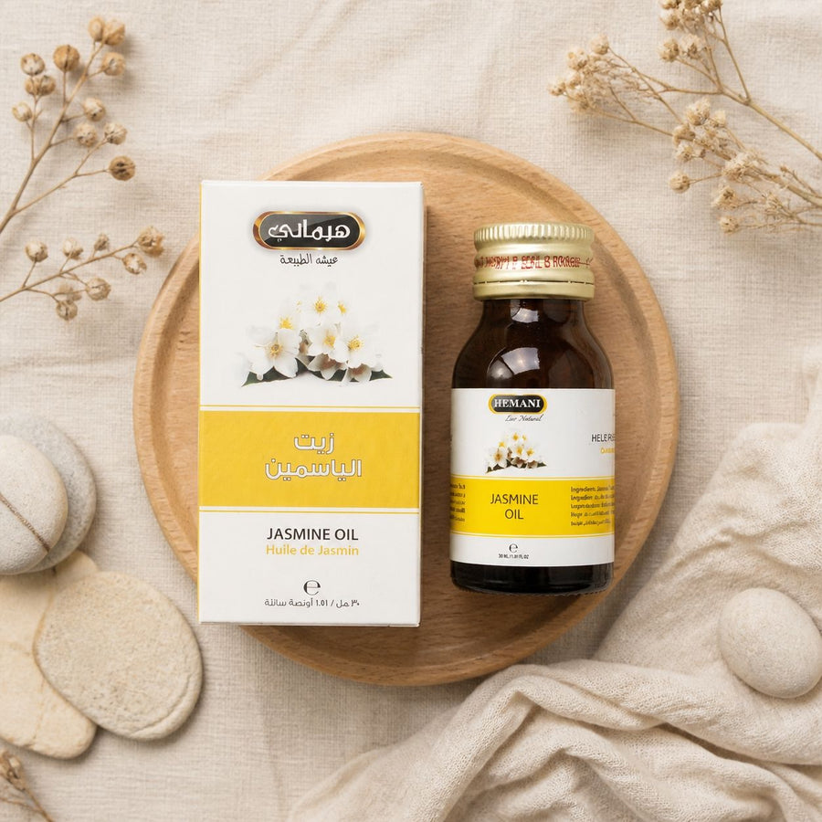 2 Huile de Jasmin 30ml Naturelle Hemani – composition flat lay avec éléments naturels, vue du dessus
