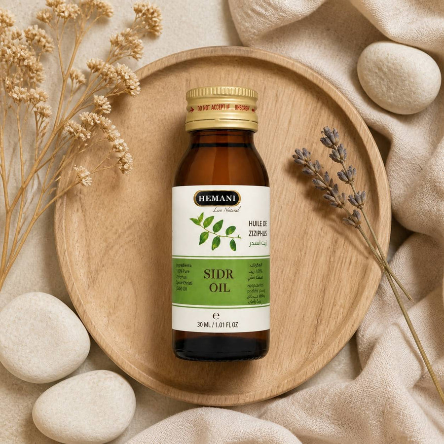 2 Huile de Sidr 30mL Hemani 100% Naturelle – composition flat lay avec éléments naturels, vue du dessus