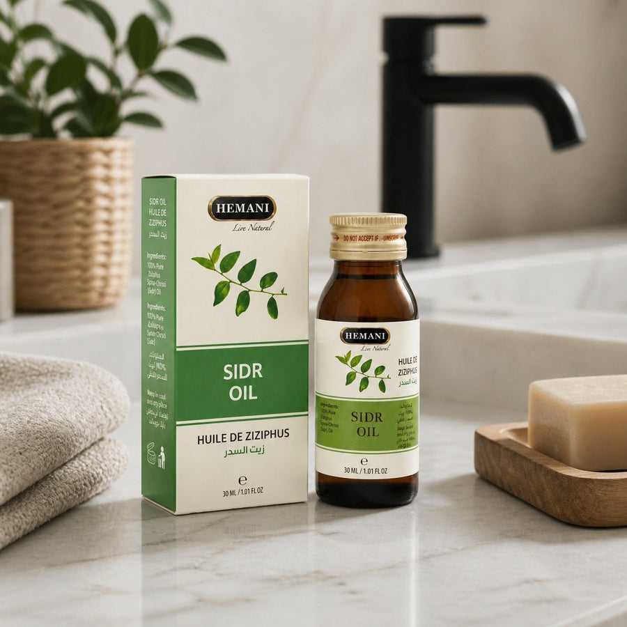 2 Huile de Sidr 30mL Hemani 100% Naturelle – présentation du produit dans une salle de bain lumineuse et naturelle