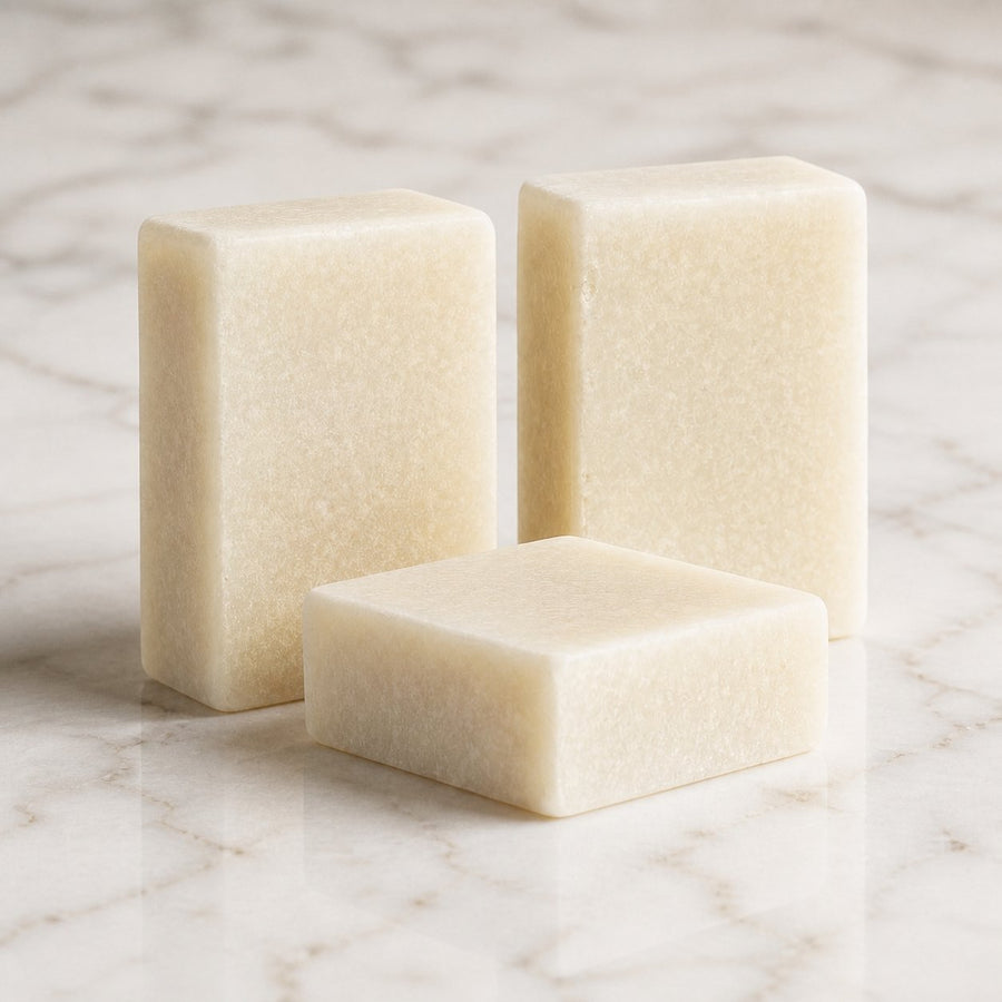 Lot de 3 carrés de musc blanc – parfum solide – gros plan sur les détails et la finition du packaging