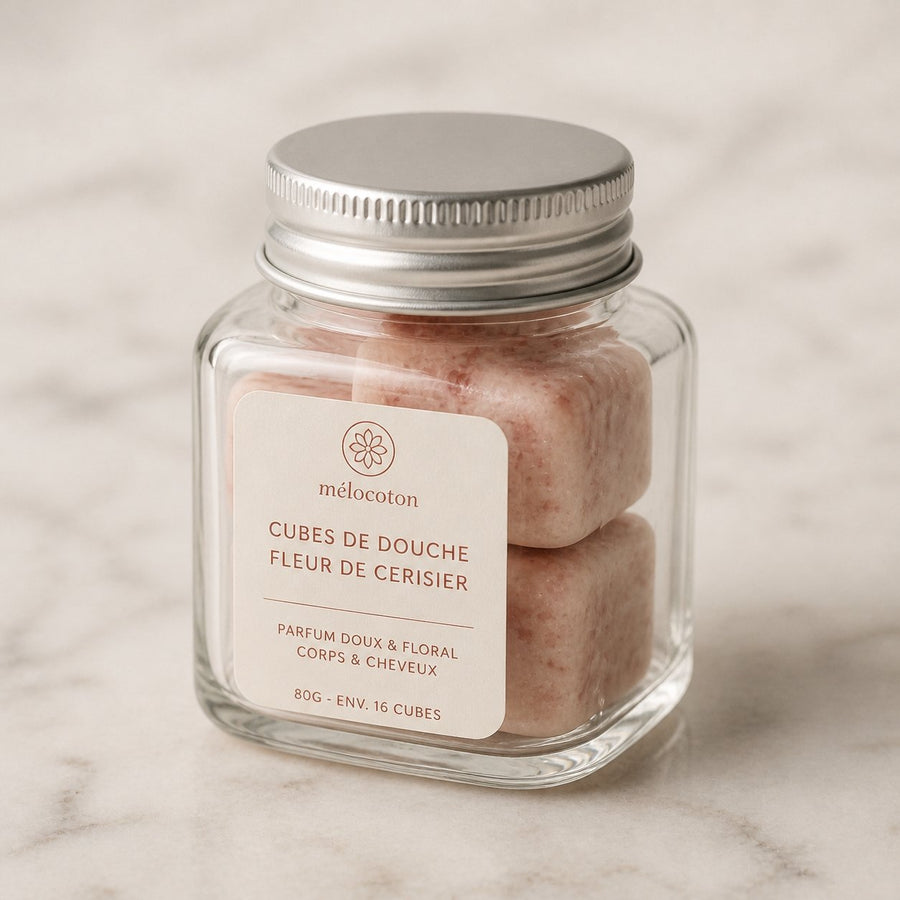 Lot de 3 carrés de musc cannelle – parfum solide – gros plan sur les détails et la finition du packaging