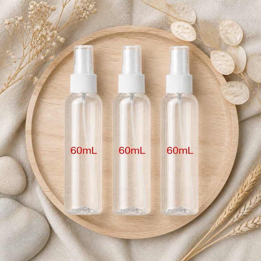 3 Flacons Vaporisateur 60ml Vide Sac Atomiseur de Poche Spray Plastique – composition flat lay avec éléments naturels, vue du dessus