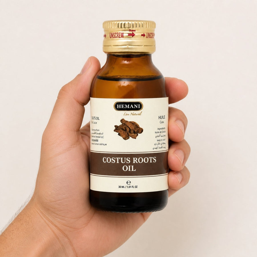 3 Huile de Costus Indien 30mL Hemani 100% naturelle – taille et contenance réelles du produit en main