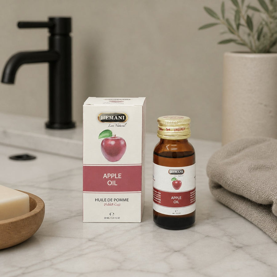 3 Huile de Pomme 30mL 100% Naturelle Hemani – présentation du produit dans une salle de bain lumineuse et naturelle