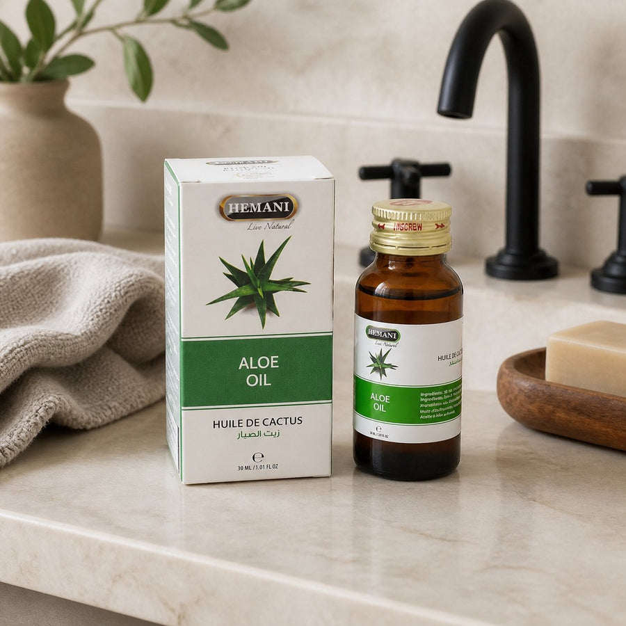 3 Huile de Cactus 30ml 100% Naturelle Hemani – présentation du produit dans une salle de bain lumineuse et naturelle