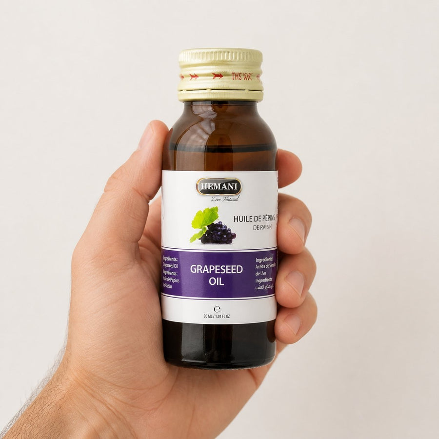 4 Huile de Pépin de Raisin 30mL 100% Naturelle Hemani – taille et contenance réelles du produit en main