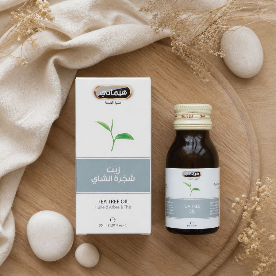 5 Huile d'Arbre à Thé 30mL 100% Naturelle Hemani – composition flat lay avec éléments naturels, vue du dessus