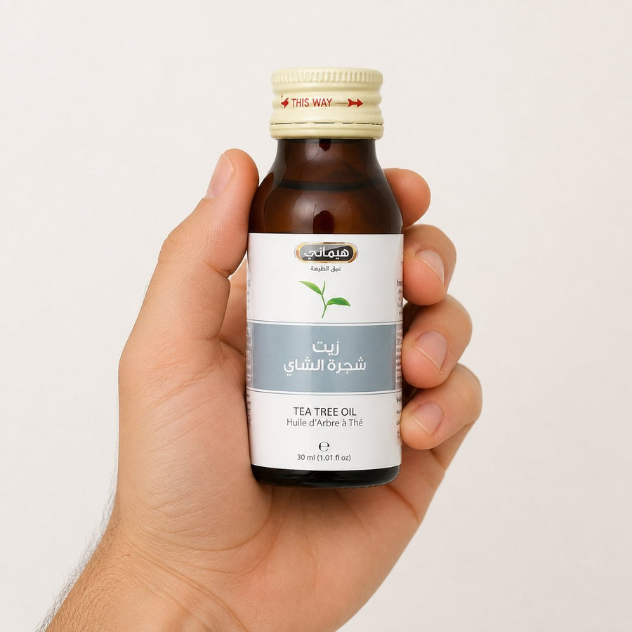 5 Huile d'Arbre à Thé 30mL 100% Naturelle Hemani – taille et contenance réelles du produit en main