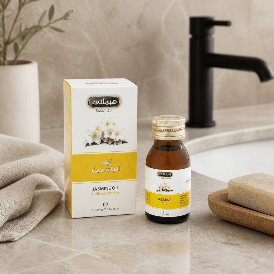 5 Huile de Jasmin 30ml Naturelle Hemani – présentation du produit dans une salle de bain lumineuse et naturelle