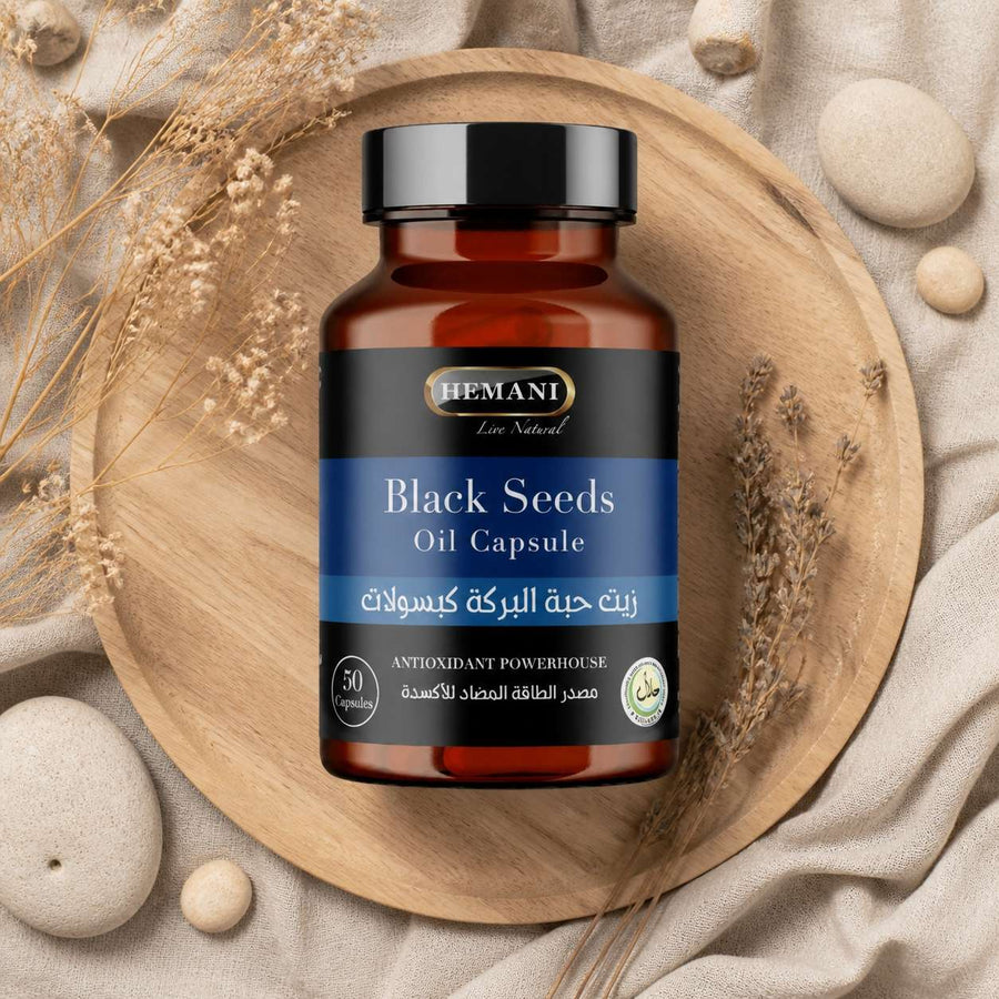 50 Capsules à l'Huile de Nigelle - Hemani – composition flat lay avec éléments naturels, vue du dessus