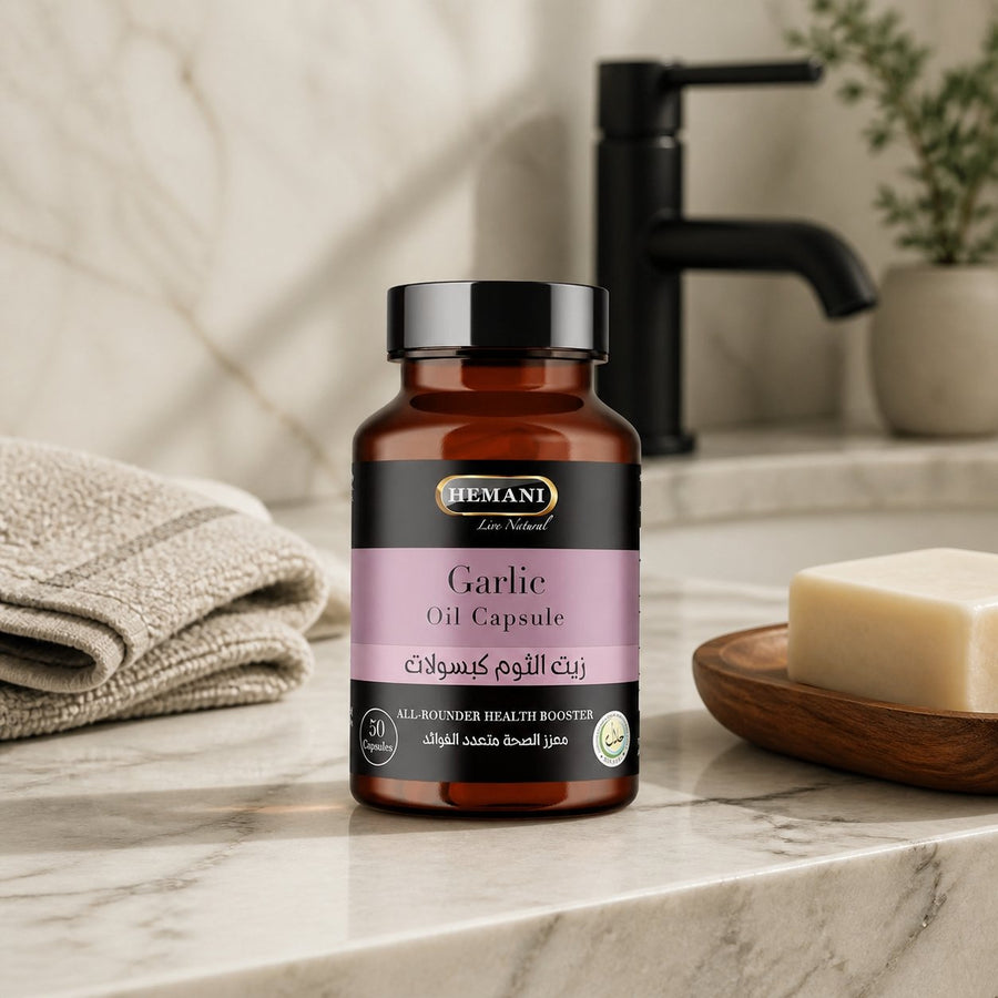 50 Capsules d'Ail – présentation du produit dans une salle de bain lumineuse et naturelle