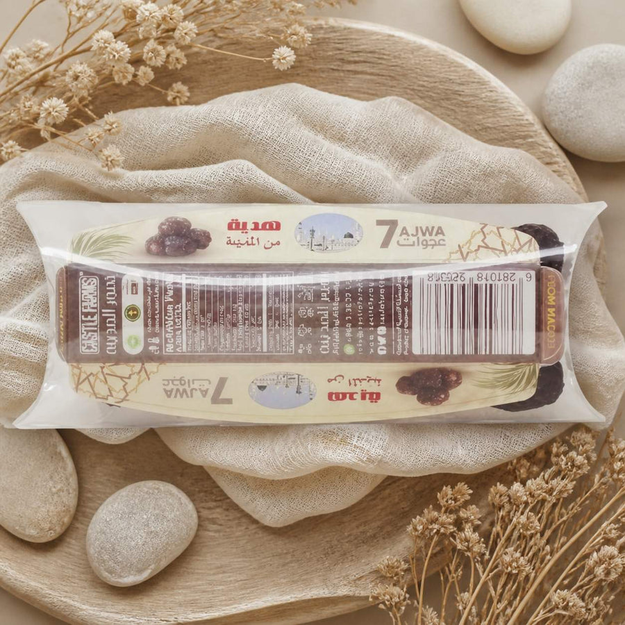 7 Dattes Ajwa de Médine - Lot de 7 – composition flat lay avec éléments naturels, vue du dessus