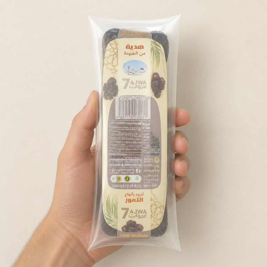 7 Dattes Ajwa de Médine - Lot de 7 – taille et contenance réelles du produit en main