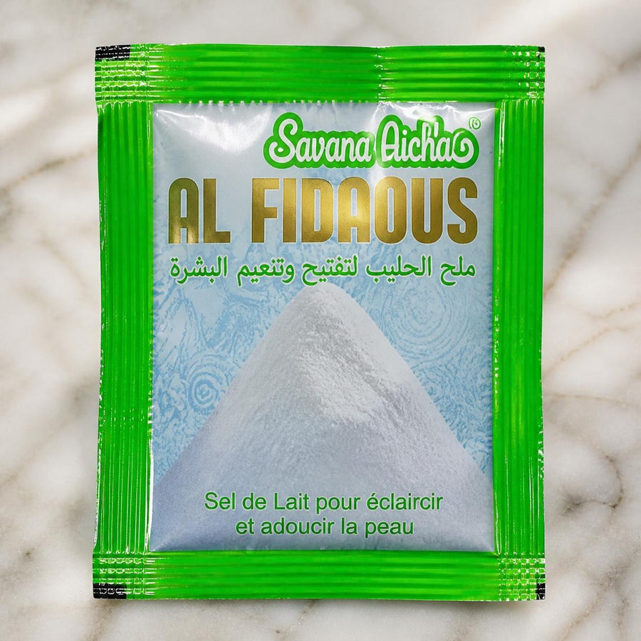 Carton de 100 dosettes de savon noir naturel - produits hammam – gros plan sur les détails et la finition du packaging
