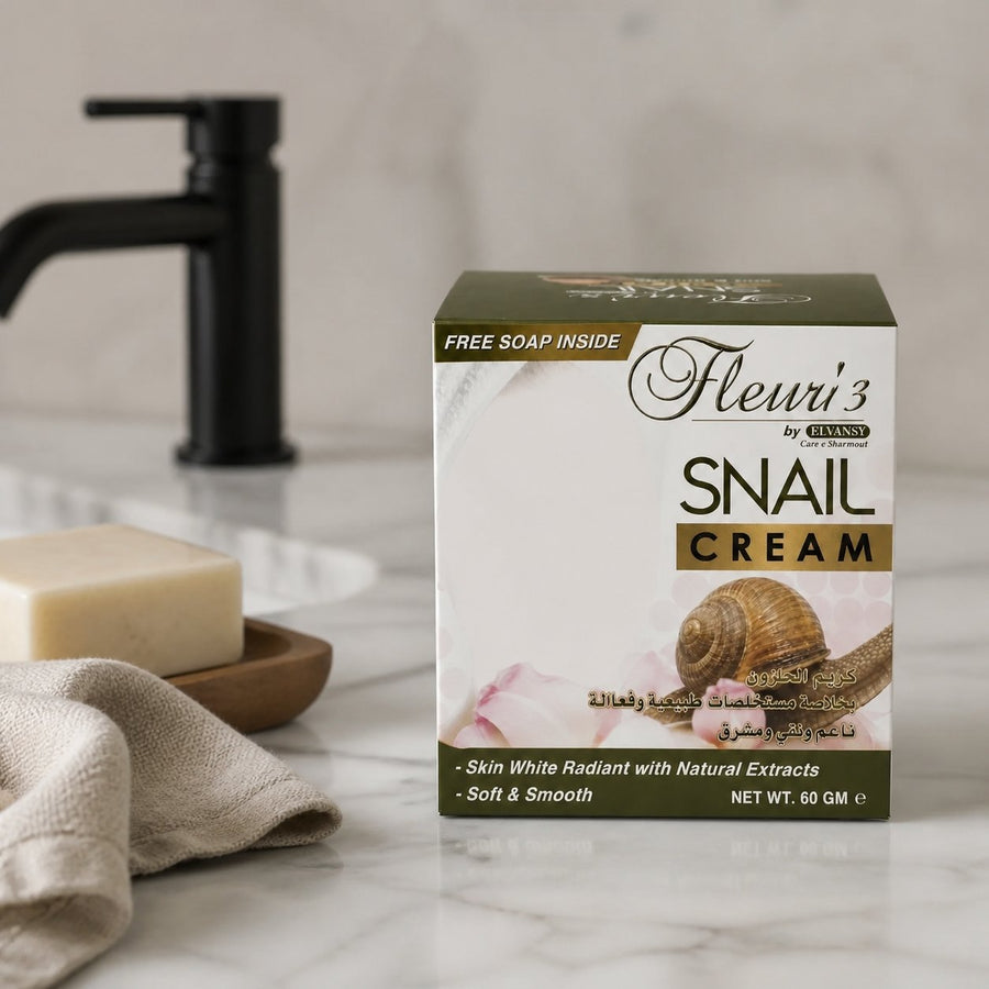 Crème Visage à la Bave d'escargot Jour et Nuit Hemani – présentation du produit dans une salle de bain lumineuse et naturelle