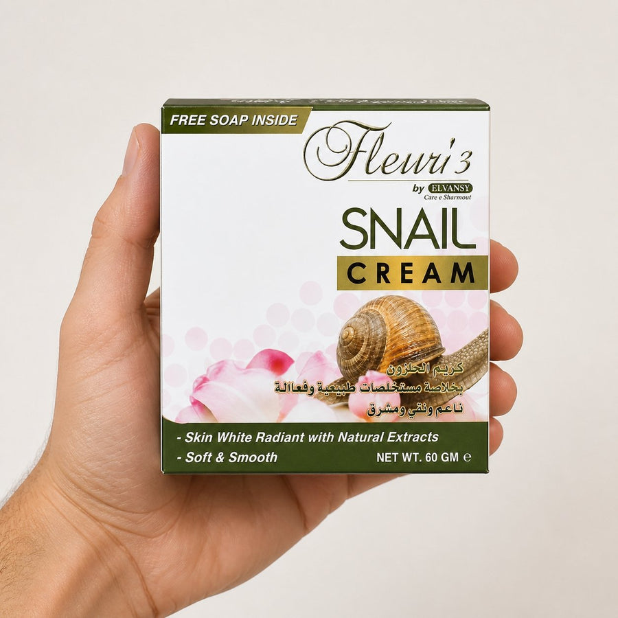 Crème Visage à la Bave d'escargot Jour et Nuit Hemani – taille et contenance réelles du produit en main