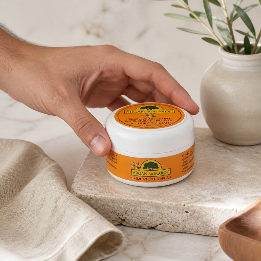 Crème Anti-Ride Argan du Maroc Soin Yeux Visage Rajeunissant Jour et Nuit 100mL – application en situation réelle, geste de soin quotidien