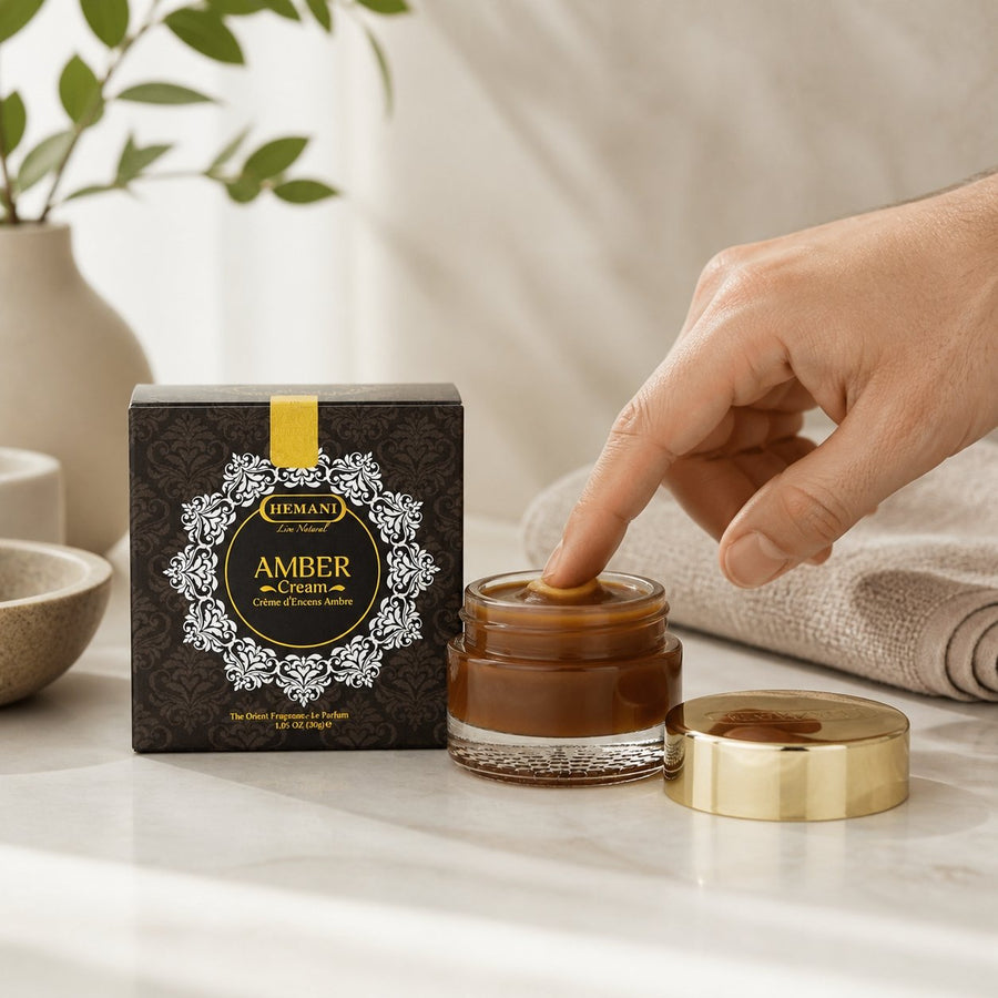 Crème Ambré pour le Corps Hemani 30 g - Crème Cosmétique Corps – application en situation réelle, geste de soin quotidien