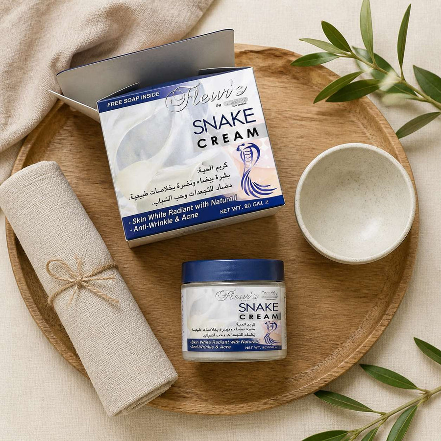 Crème de Serpent Hemani Anti-Acné – rituel d'utilisation vu du dessus, ambiance naturelle zen