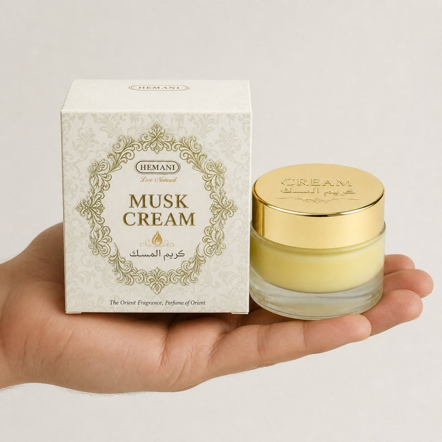 Crème de Musc pour le Corps - Hemani – taille et contenance réelles du produit en main