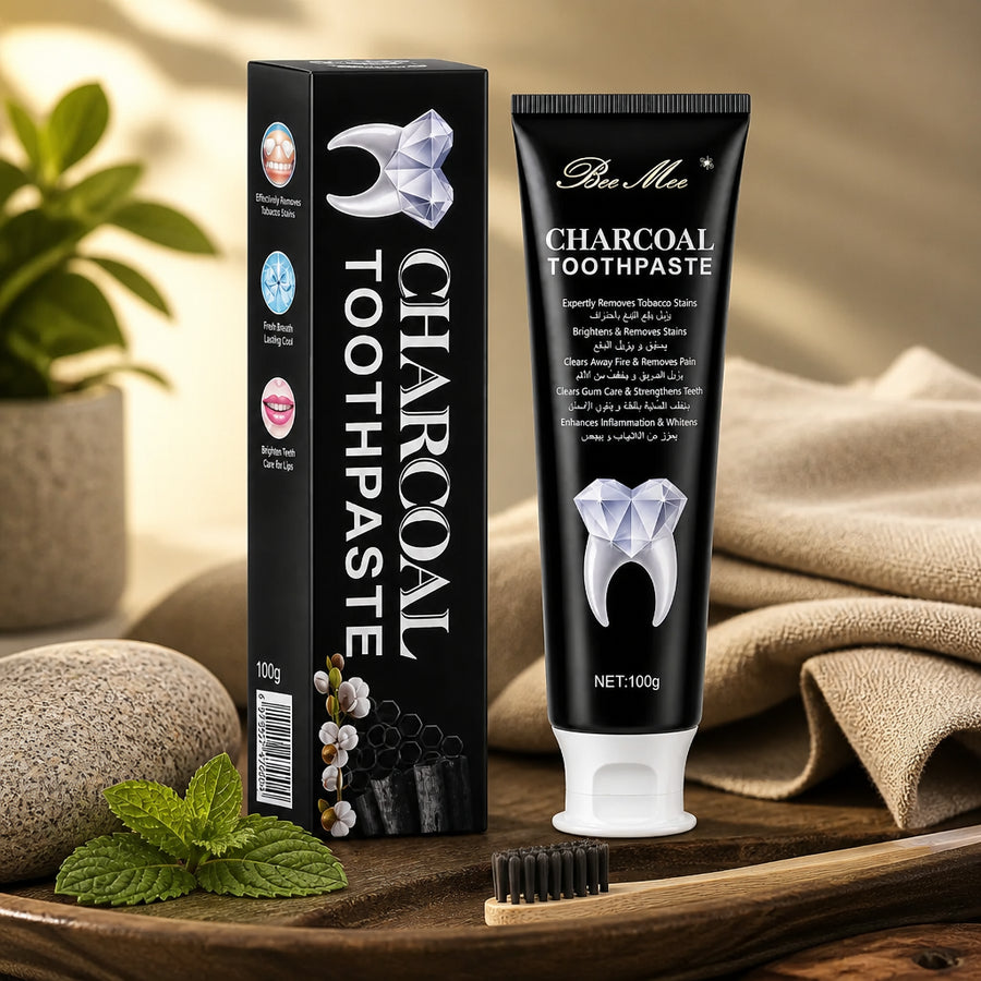 Dentifrice au Charbon 100 g - Sans Fluor Ajouté - ambiance lifestyle éditoriale plateau noyer et lin, packaging d'origine