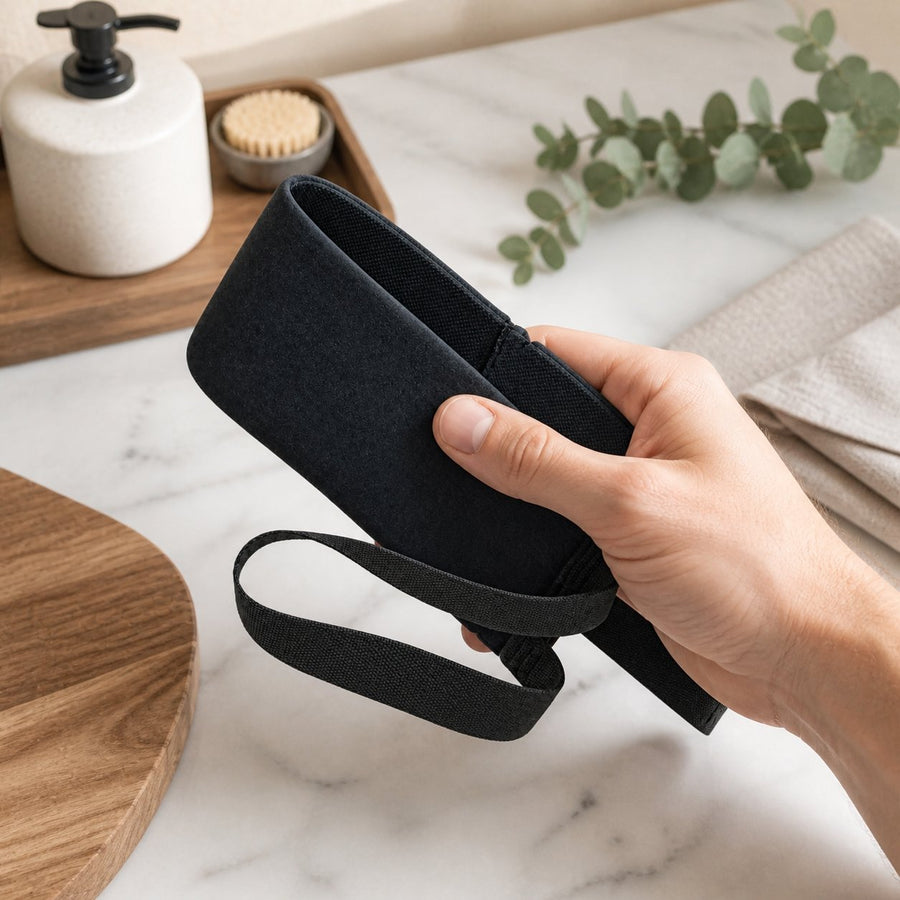 Gant de Gommage Dorsal Kessa Haute Qualité – application en situation réelle, geste de soin quotidien