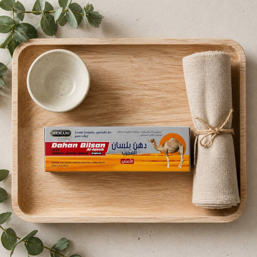 Gel de massage Bilsan Hemani – rituel d'utilisation vu du dessus, ambiance naturelle zen