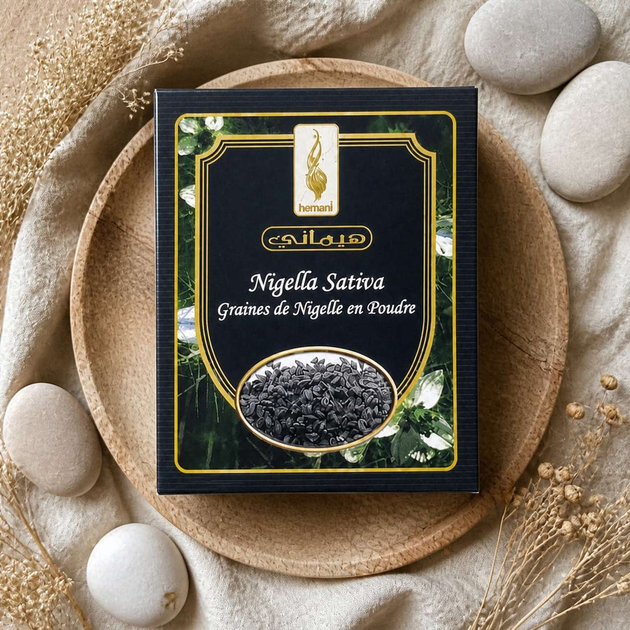 Graines de Nigelle 100g naturelles+Graines de Nigelle en Poudre 200g Naturelle – composition flat lay avec éléments naturels, vue du dessus