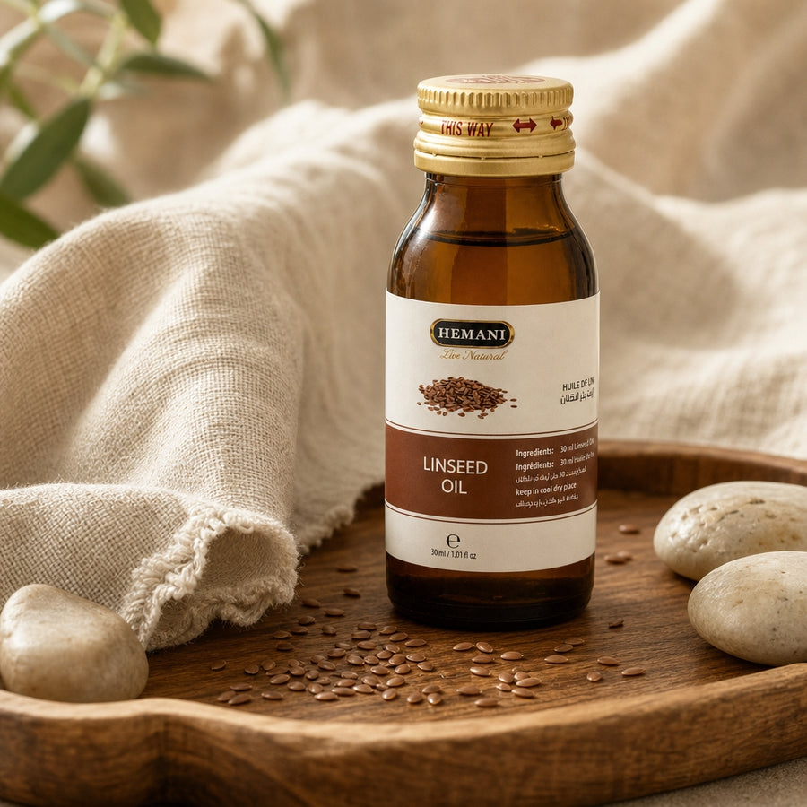 Huile de Lin 30 mL Hemani - ambiance lifestyle sur plateau noyer et lin 100% naturelle