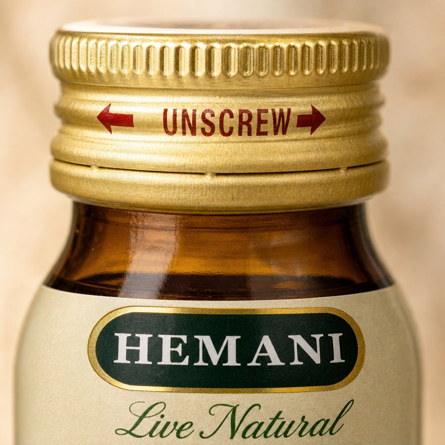 Huile de Lin 30 mL Hemani - gros plan macro de la texture et du bouchon 100% naturelle