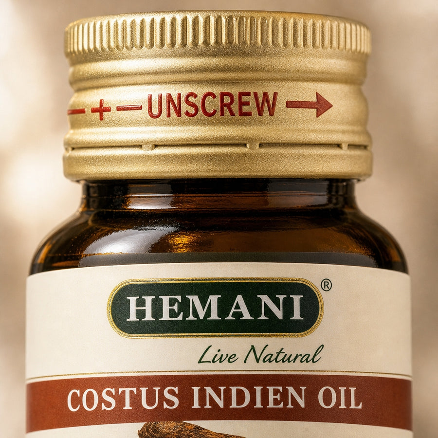 Pack 5 Huiles de Costus Indien 30 mL Hemani -20% - gros plan macro de la texture et du bouchon 100% naturelle