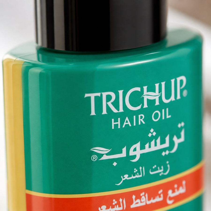Huile Anti-Chute Soin Indien Trichup - 100mL – gros plan sur la texture et la matière