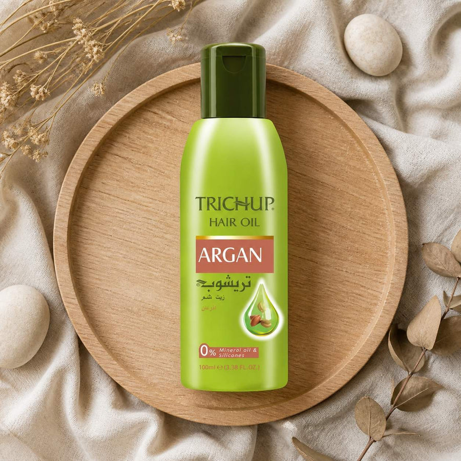 Huile capillaire à l'Argan Trichup - 100mL – composition flat lay avec éléments naturels, vue du dessus
