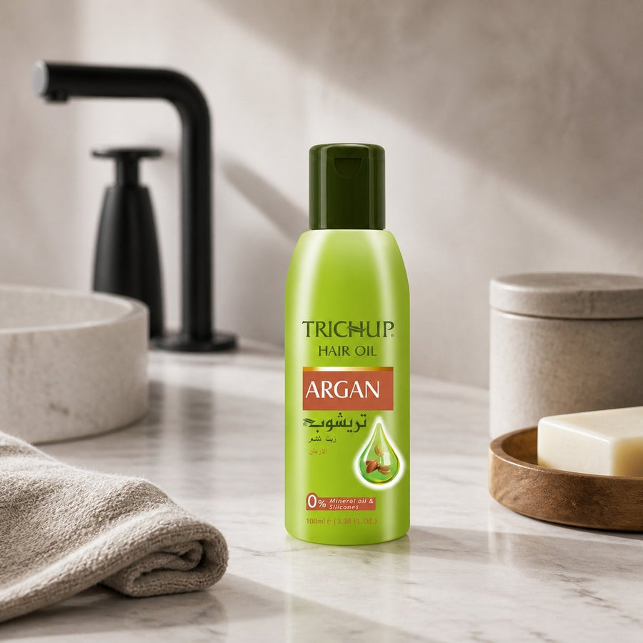 Huile capillaire à l'Argan Trichup - 100mL – présentation du produit dans une salle de bain lumineuse et naturelle