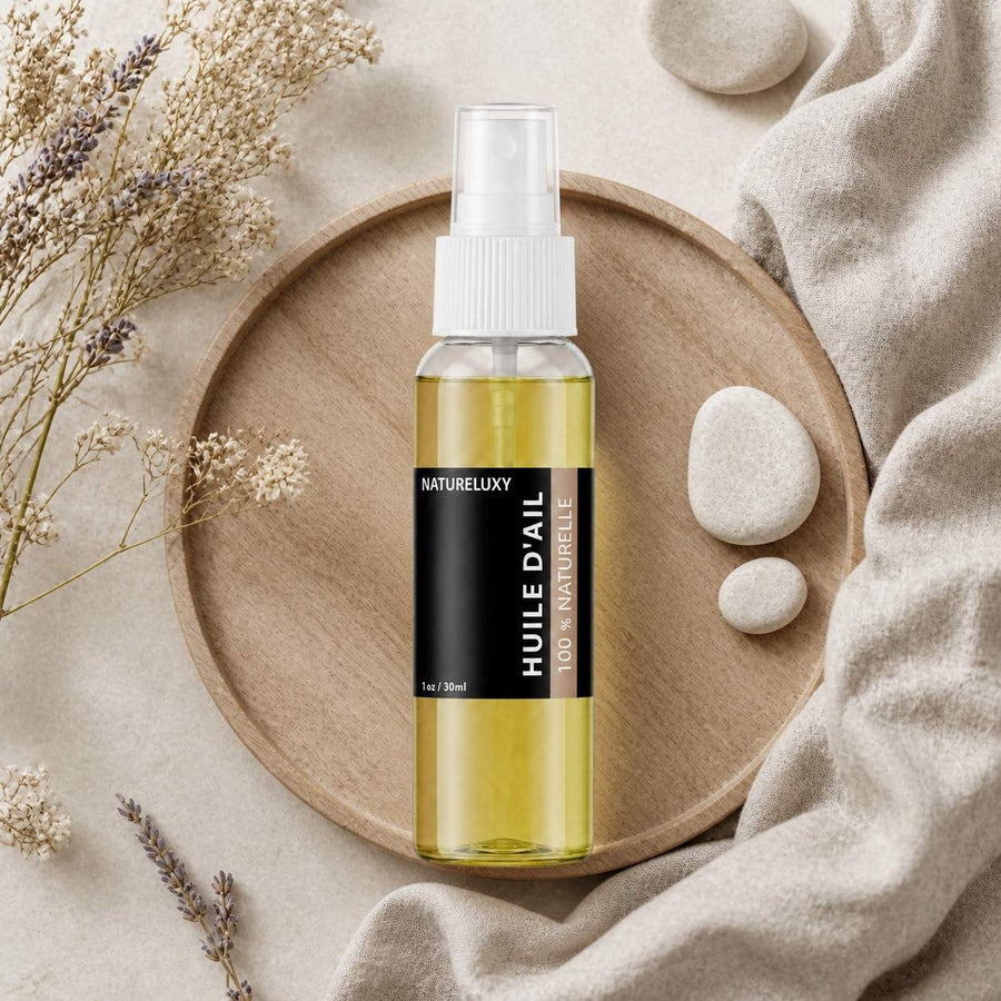 Huile d'Ail 100mL Spray 100% Naturelle – composition flat lay avec éléments naturels, vue du dessus