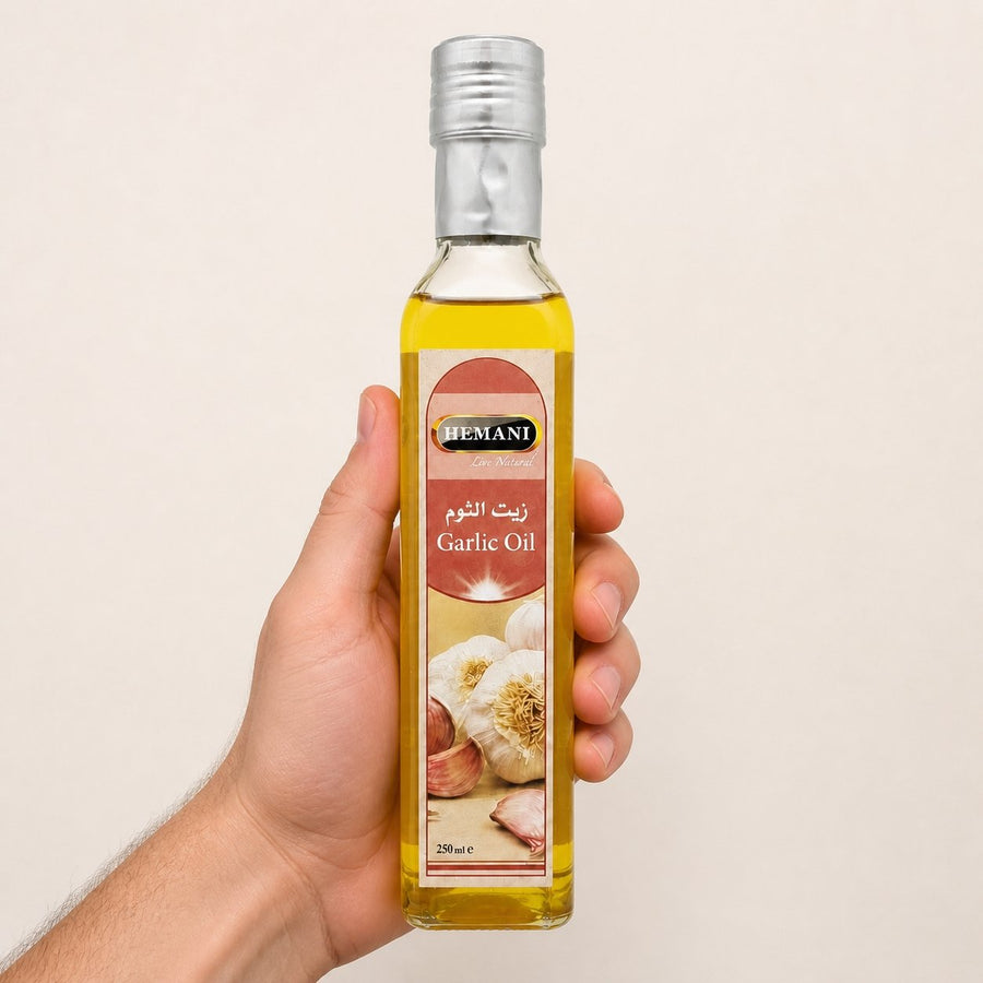 Huile d'Ail 250mL 100% Naturelle Hemani – taille et contenance réelles du produit en main
