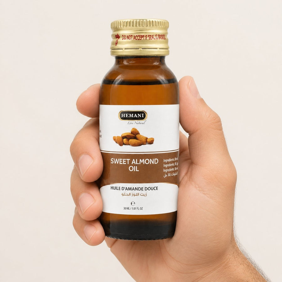 Huile d'Amande Douce 30ml Hemani Naturel – taille et contenance réelles du produit en main