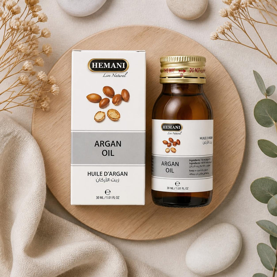Huile d'Argan 30mL Hemani – composition flat lay avec éléments naturels, vue du dessus