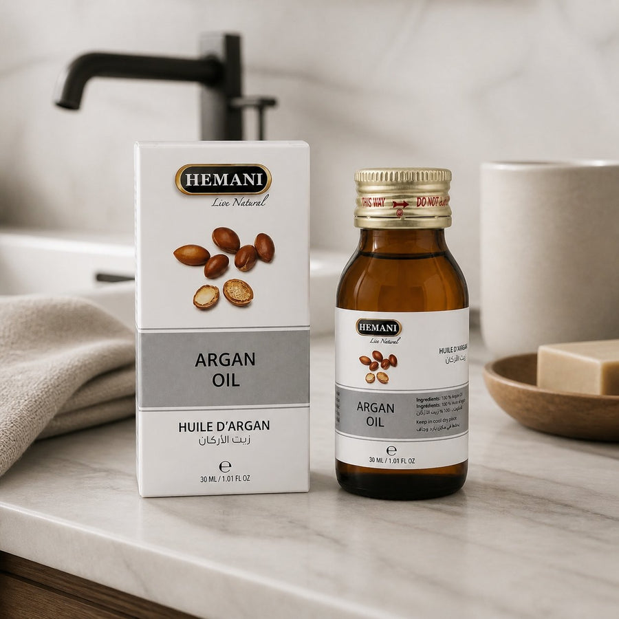 Huile d'Argan 30mL Hemani – présentation du produit dans une salle de bain lumineuse et naturelle