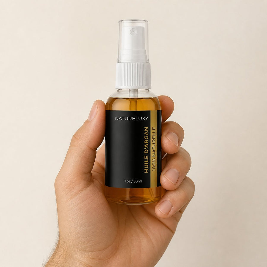 Huile d’Argan 100% Naturelle en Spray – 30 mL (Visage, Corps & Cheveux) – taille et contenance réelles du produit en main